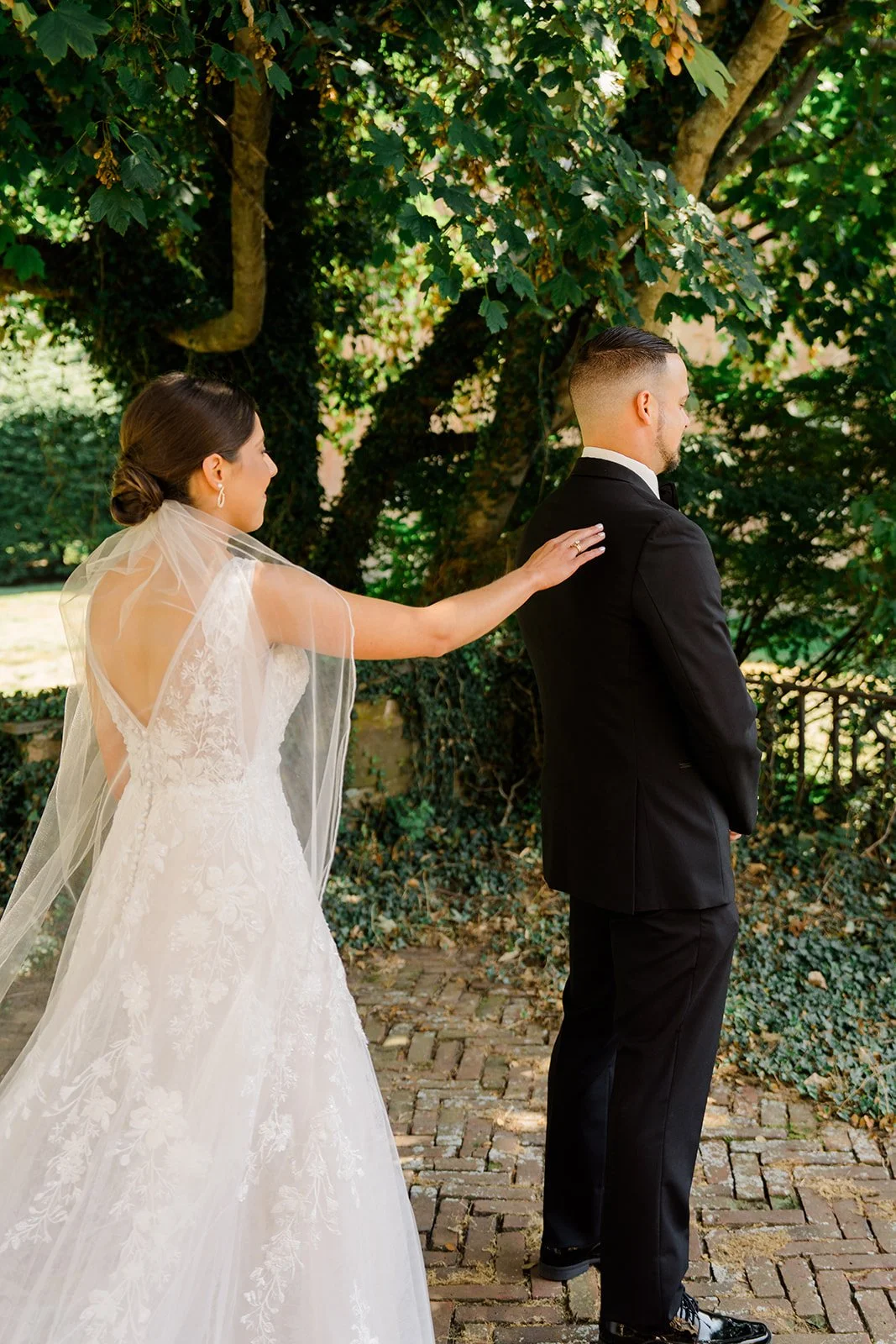 7 Reasons to Include a First Look in Your Wedding Timeline
