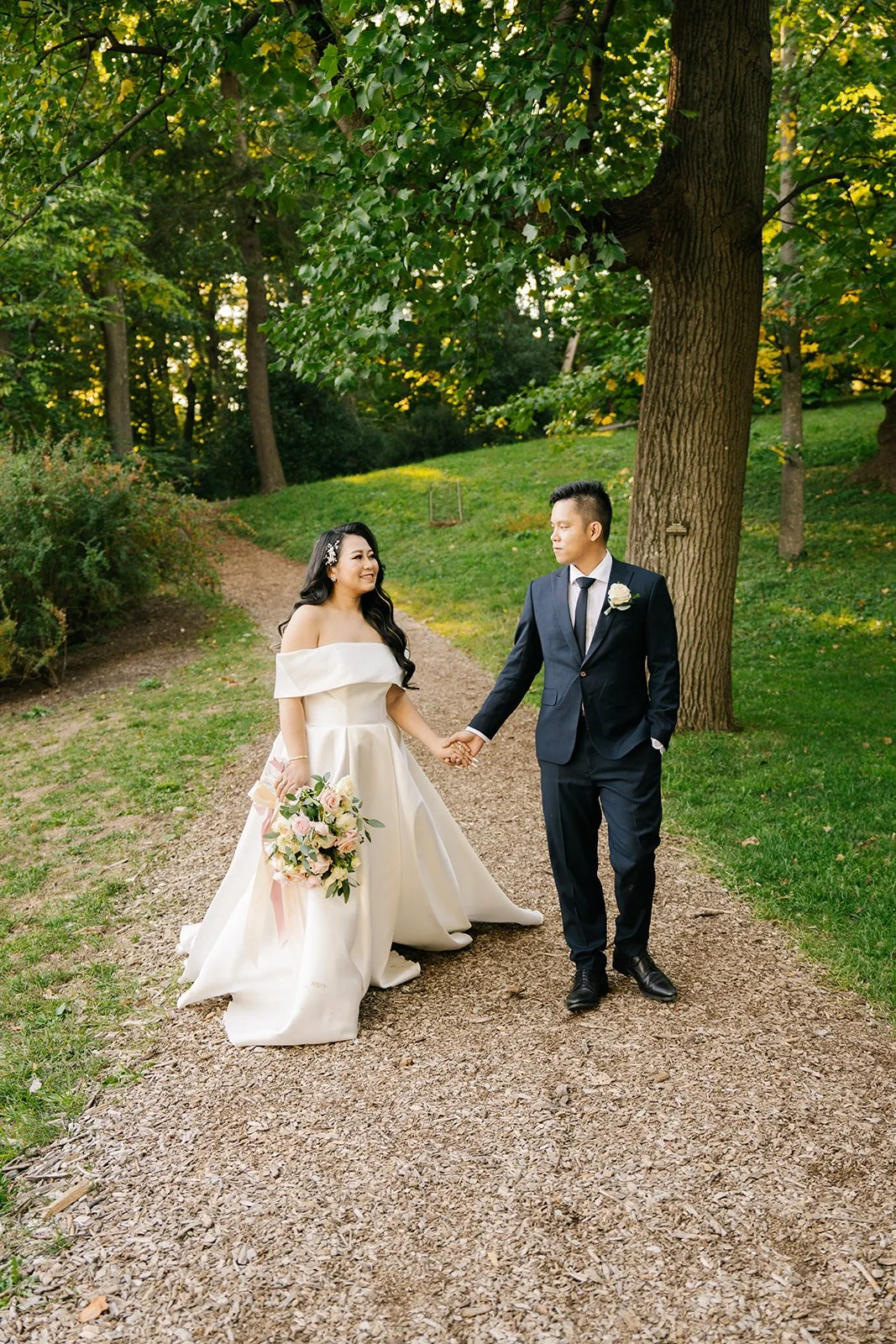 How to Ensure a Seamless Experience with Your Wedding Photographer